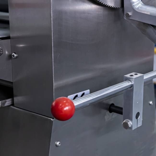 Фото Тестораскаточная машина Hualian Machinery YP-650 1