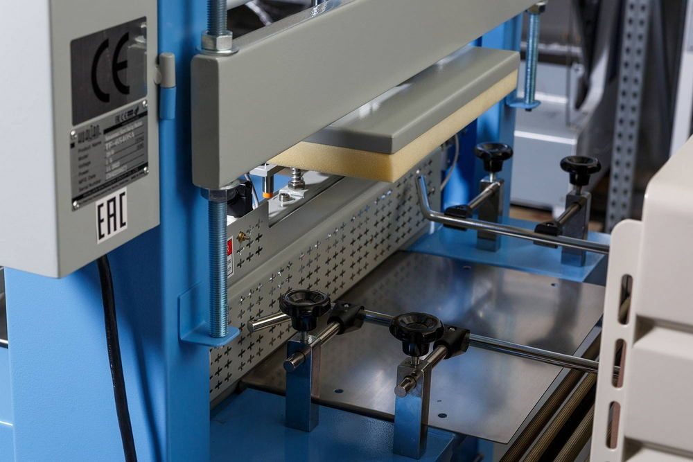 Фото Машина термоусадочная Hualian Machinery TF-6540SA 4