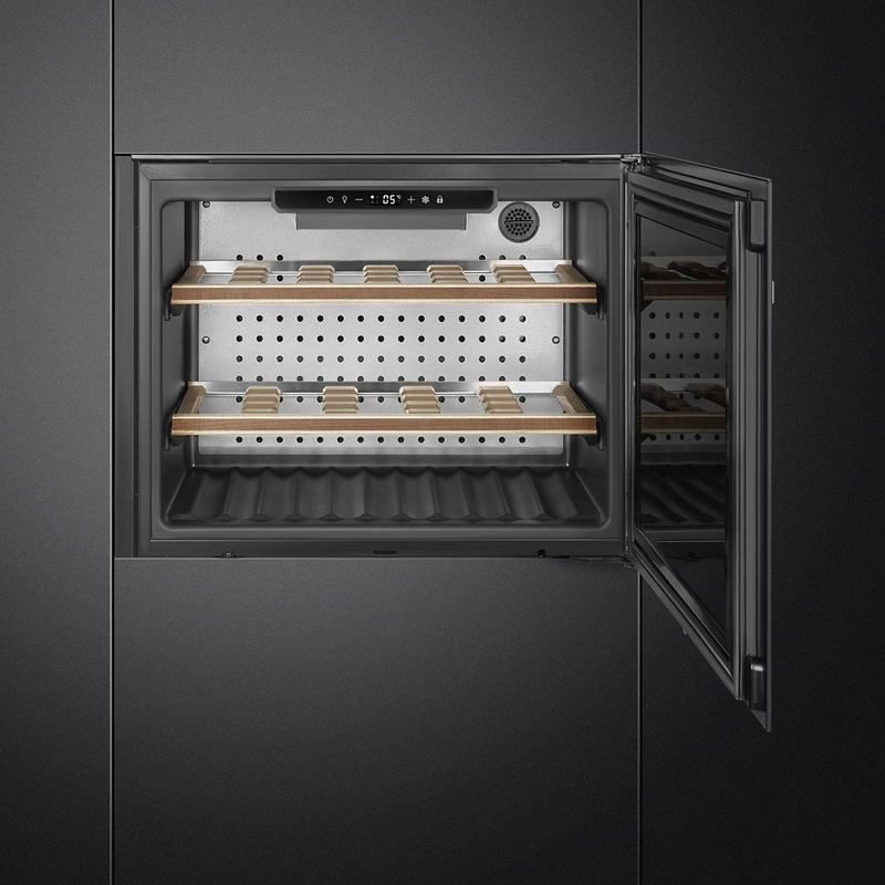 Шкаф винный SMEG CVI121N3