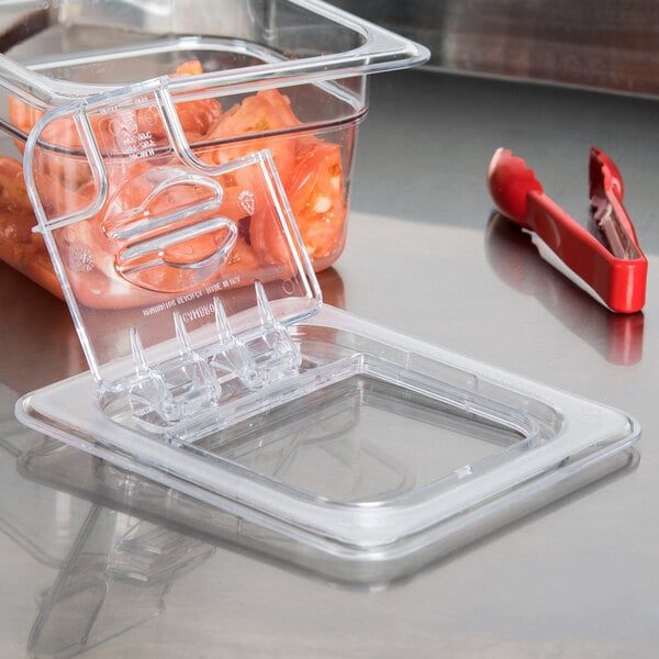 Фото Крышка Cambro FLIPLID для гастроемкости GN1/6 с вырезом, поликарбонат — арт. 60CWLN-135 1
