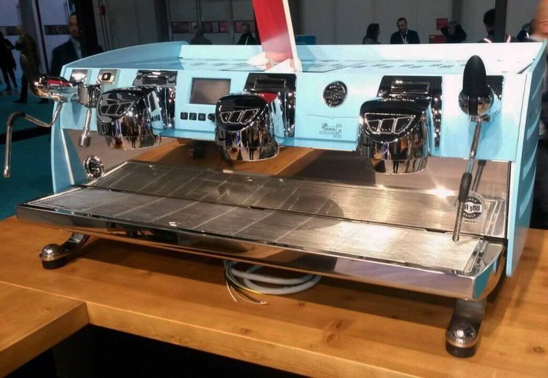 Фото Кофемашина рожковая Victoria Arduino VA 388 Black Eagle Gravimetric 3 GR 1