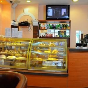 Фото Витрина кондитерская Элка Вена угловая 45 градусов витрина нейтральная 1