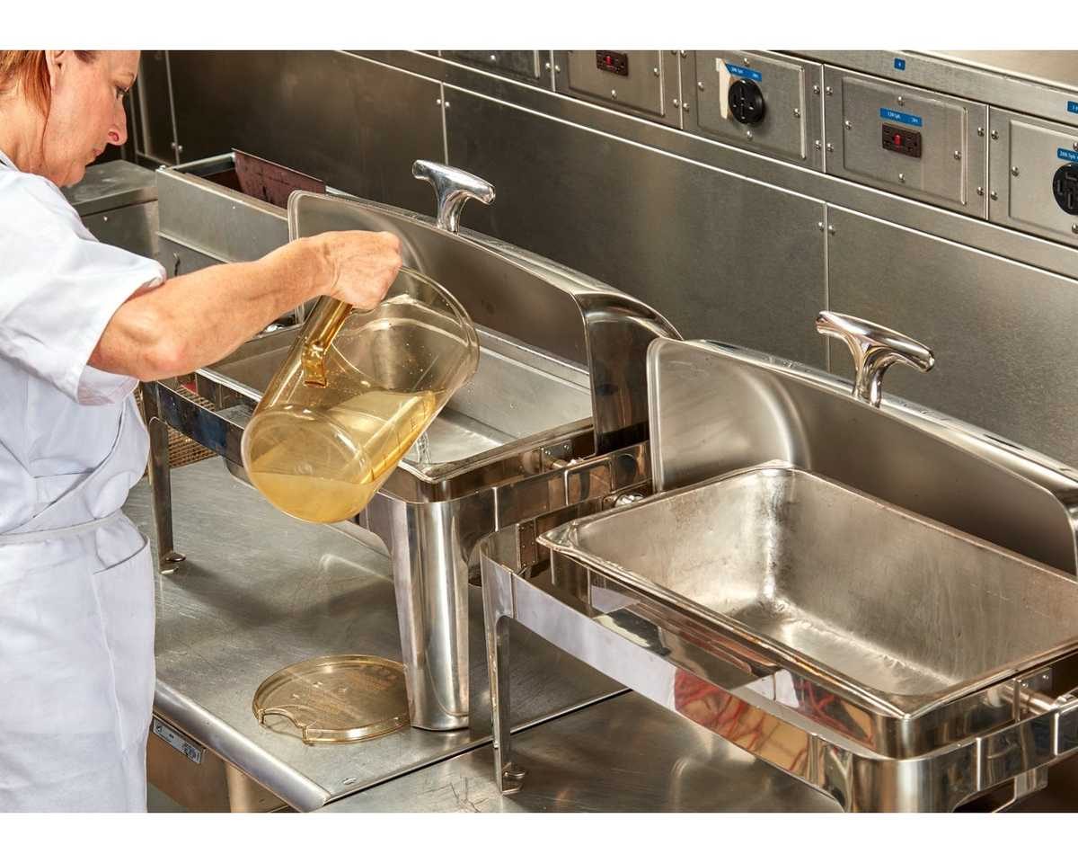 Фото Мерная кружка Cambro 3,8 л янтарный — арт. 400MCH 150 3