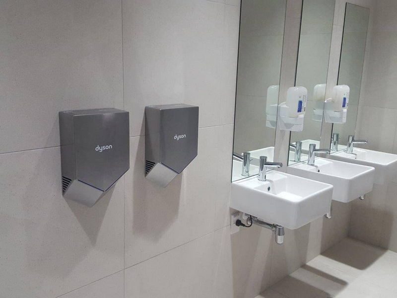 Фото Сушилка для рук автоматическая Dyson Airblade V HU02 цвет никель 7