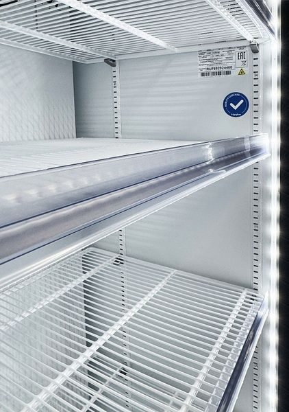 Фото Шкаф холодильный Frigoglass Plus 600 (R290) бел.корпус, бел.кабинет перенавес дверей, контроллер 3