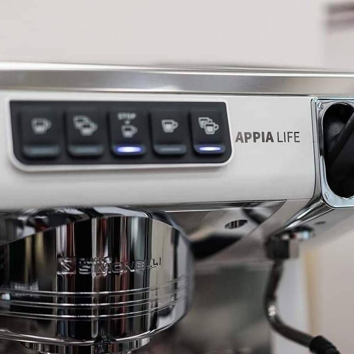 Фото Кофемашина рожковая автоматическая Nuova Simonelli Appia LIFE 2gr V red + high groups + economizer 4
