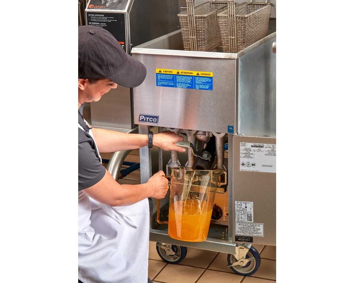Фото Мерная кружка Cambro 3,8 л янтарный — арт. 400MCH 150 2