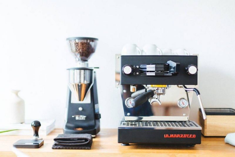Фото Кофемашина рожковая La Marzocco Linea Mini (цветной корпус) 4