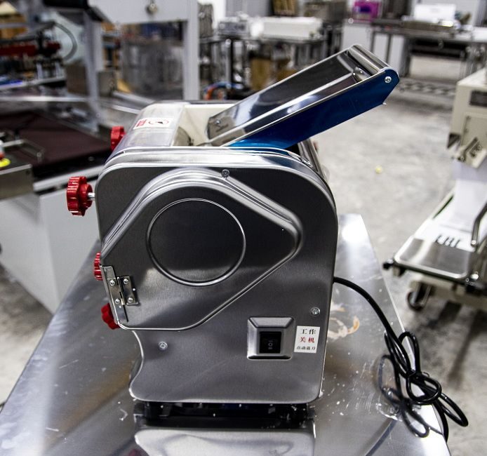 Фото Лапшерезка Hualian Machinery HMT-20 (200 мм) 1