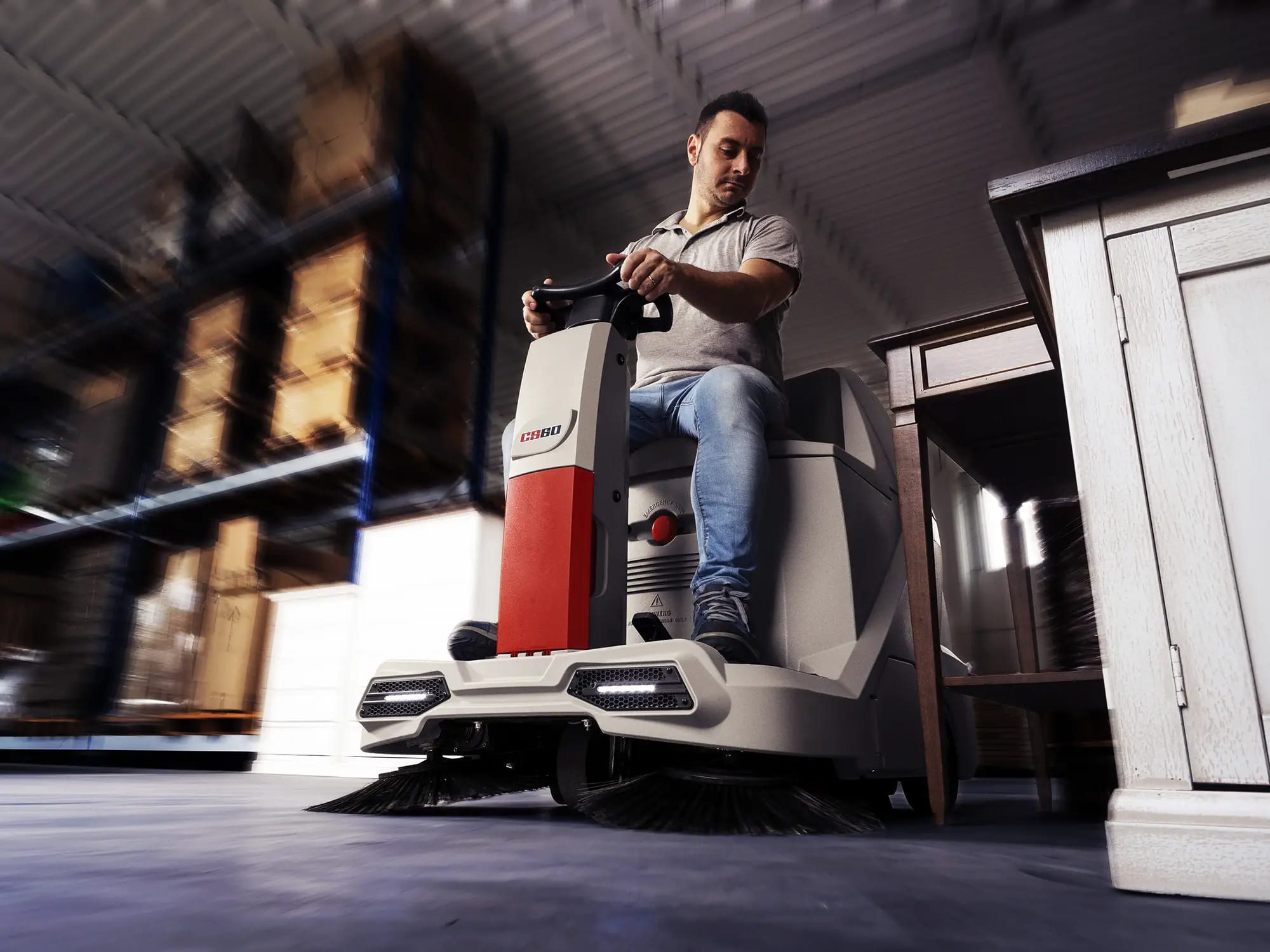 Фото Подметальная машина Comac CS 60B 8