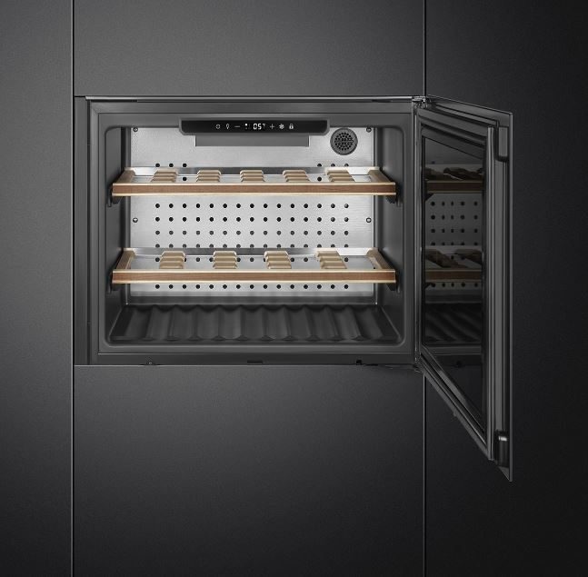 Шкаф винный SMEG CVI121B3